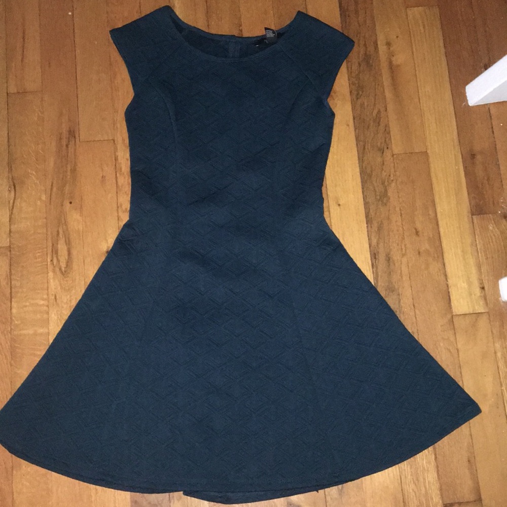 NEVER WORN! Fitting & texture dark turquoise dress